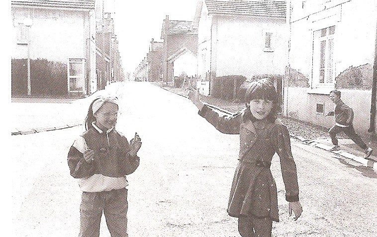 Francija otroci v del. naselju