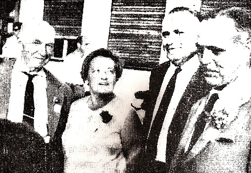 Ciril jekše, Lojzka in Emil Semolič in pevovodja Viktor Saksida2537